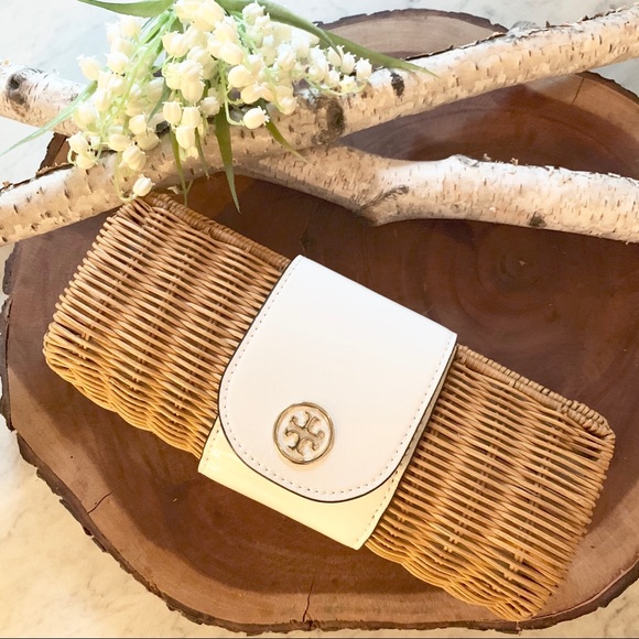 Tory Burch Handbags - ✂️Tory Burch Straw and Patent Leather Clutch White
